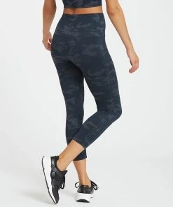 Spanx Look At Me Now Seamless Cropped Leggings