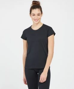 Spanx Shop All Activewear Look At Me Now Seamless Tee 18 Spanx Shop All Activewear Look At Me Now Seamless Tee
