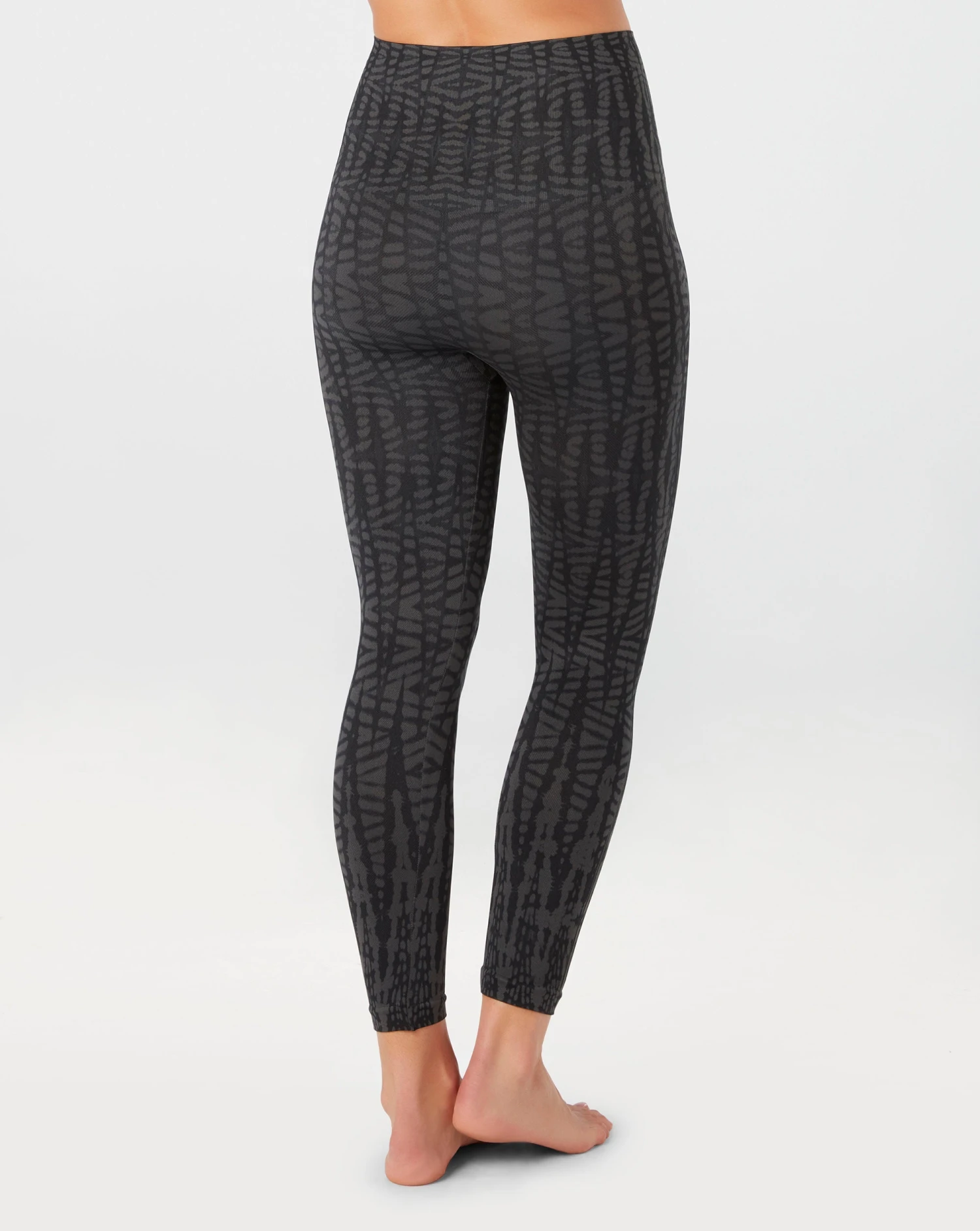 Spanx Look At Me Now Seamless Cropped Leggings 10 Spanx Look At Me Now Seamless Cropped Leggings