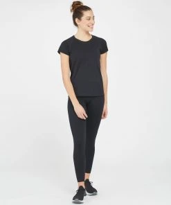 Spanx Shop All Activewear Look At Me Now Seamless Tee 21 Spanx Shop All Activewear Look At Me Now Seamless Tee
